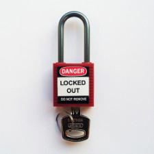 Brady Compact safe padlock 38MM SHA KD RED 6PC