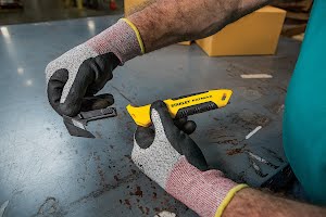 Stanley FatMax Strap Cutting Safety Knife with Straight Blade
