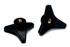 Three-arm knob with brass thread insert and through hole Plastico reinforzado con fibra de vidrio M10